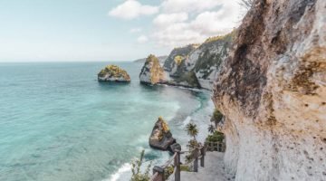 Foto Obyek Wisata Destinasi Diamond Beach Nusa Penida Timur